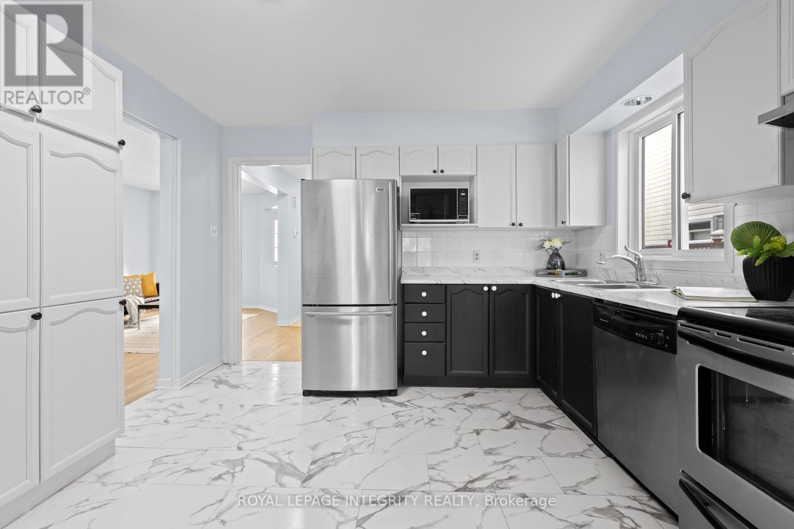 11 Royal Field Crescent, Ottawa, Ontario  K2J 4G1 - Photo 10 - X12614878