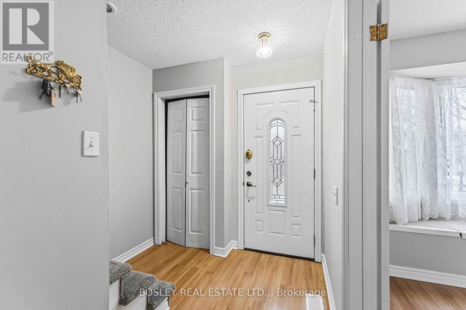 32 Lafayette Drive, St. Catharines, Ontario L2N 6C2 - Photo 4 - X12614906