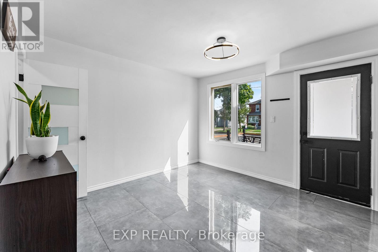 249 Wallace Avenue S, Welland (Lincoln/crowland), Ontario  L3B 1R7 - Photo 8 - X12614908