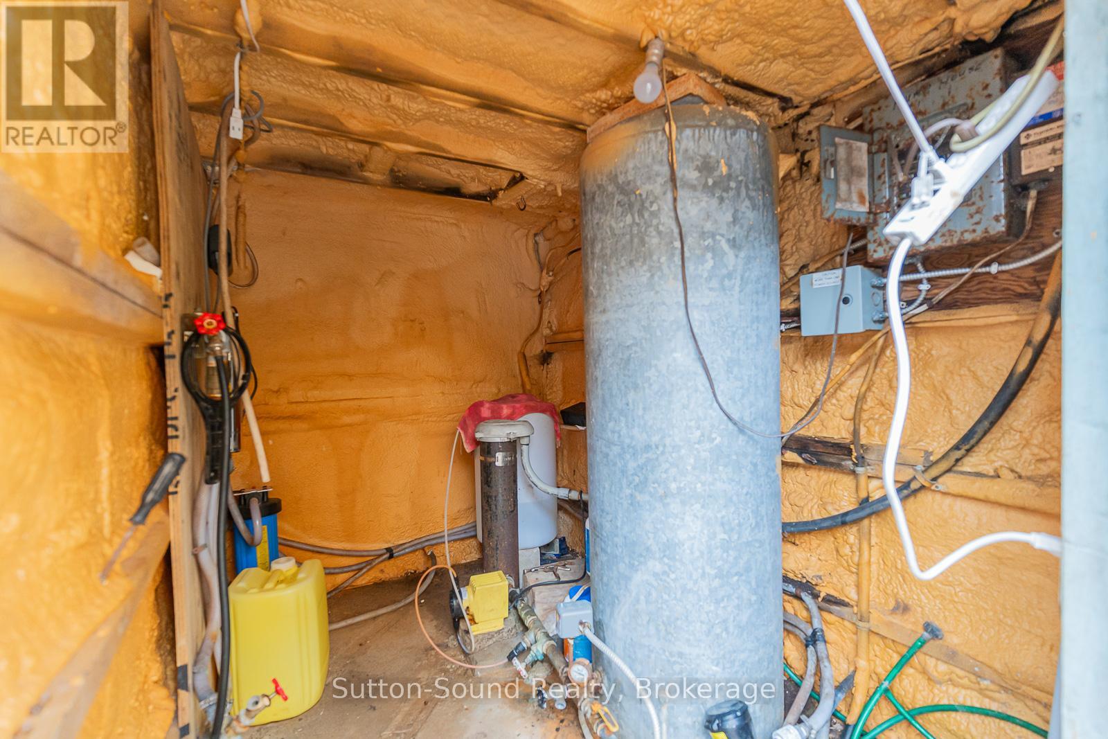 12 Parkside Avenue, South Bruce Peninsula, Ontario  N0H 2T0 - Photo 16 - X12614858