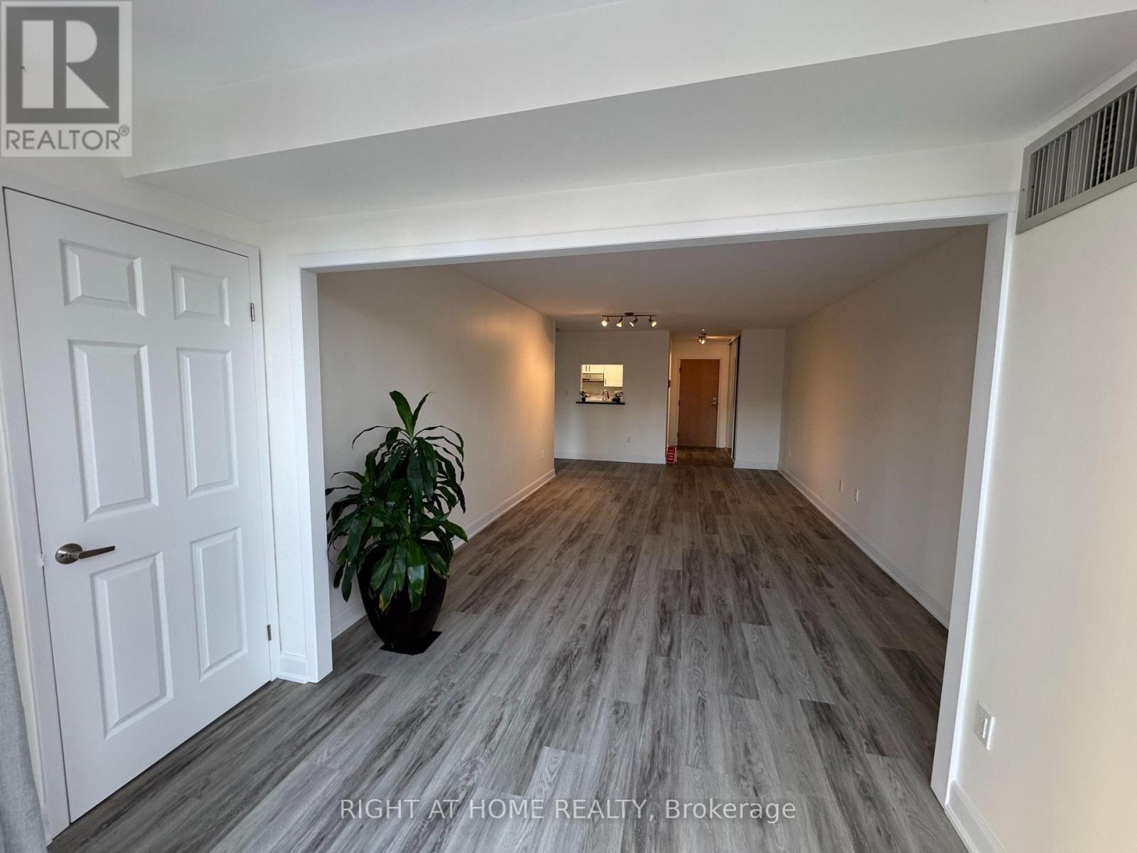 306 - 5 Concorde Place, Toronto, Ontario  M3C 3M8 - Photo 10 - C12614888