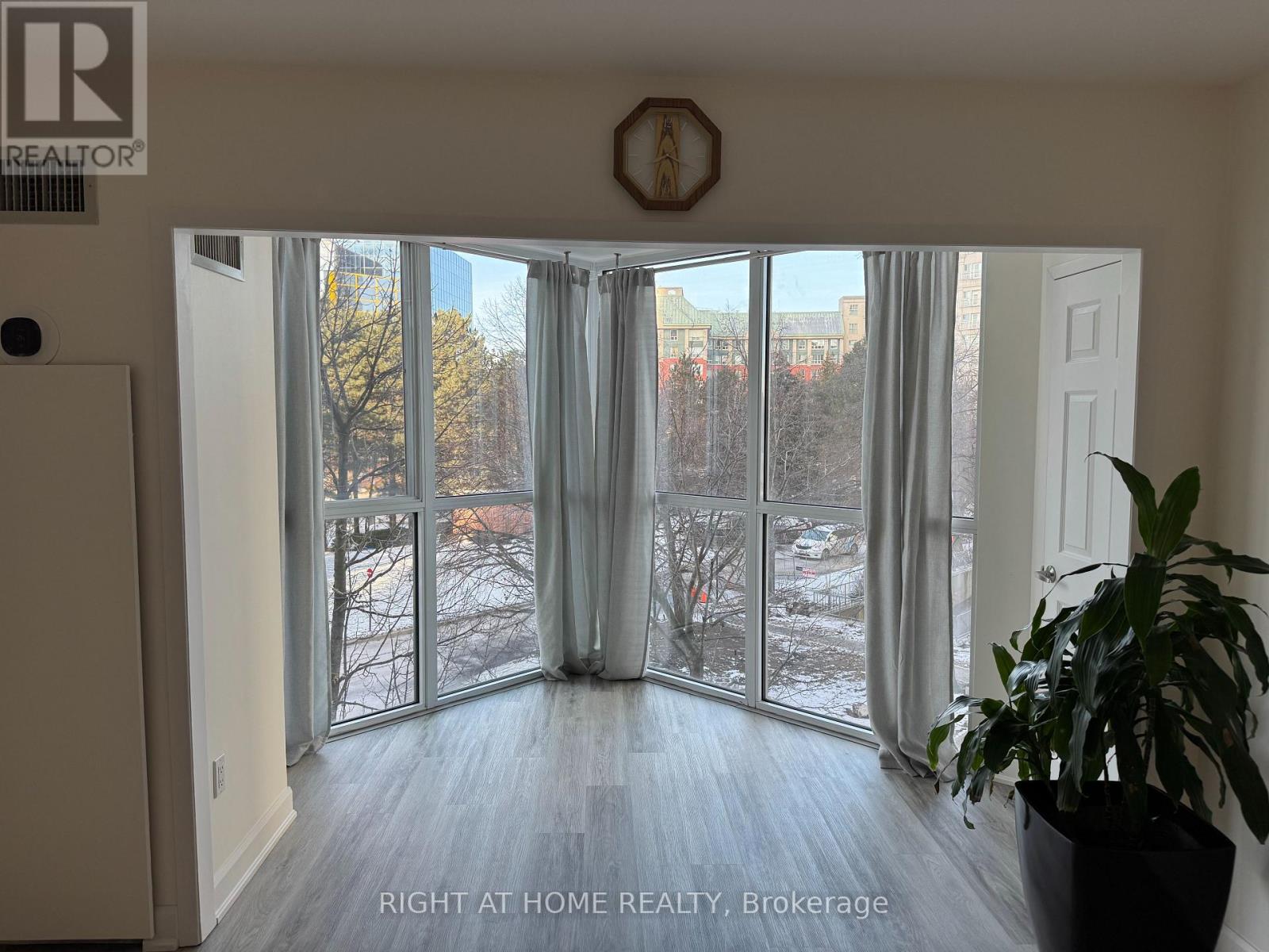 306 - 5 Concorde Place, Toronto, Ontario  M3C 3M8 - Photo 3 - C12614888