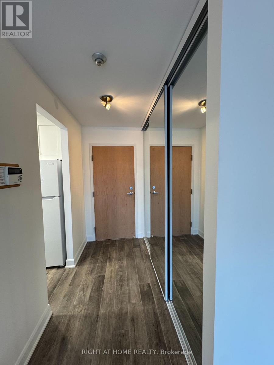 306 - 5 Concorde Place, Toronto, Ontario  M3C 3M8 - Photo 7 - C12614888