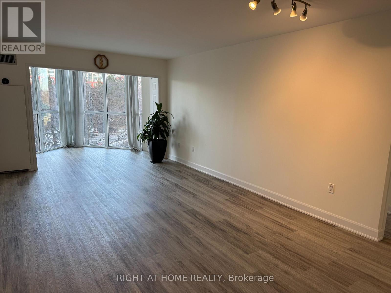 306 - 5 Concorde Place, Toronto, Ontario  M3C 3M8 - Photo 8 - C12614888