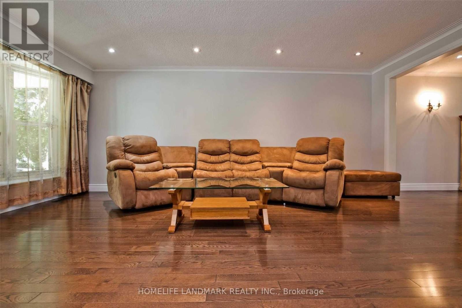 17 Caravan Drive, Toronto, Ontario  M3B 1M9 - Photo 4 - C12614894