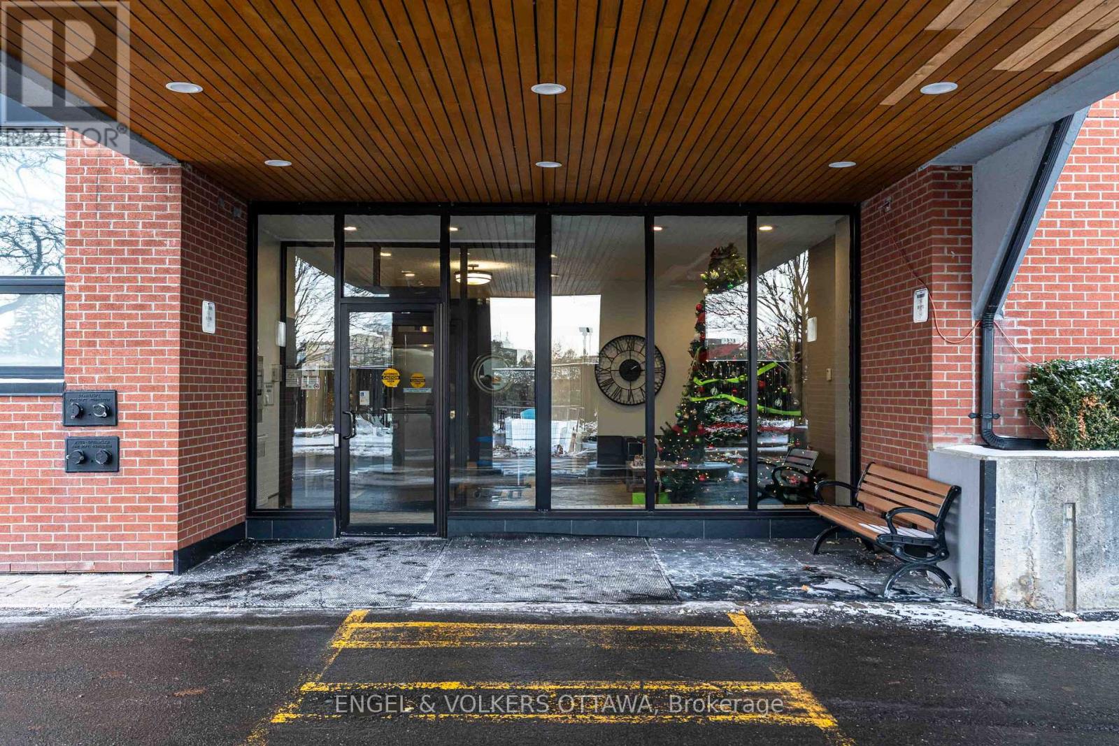 1215 - 2951 Riverside Drive, Ottawa, Ontario  K1V 8W6 - Photo 2 - X12593330