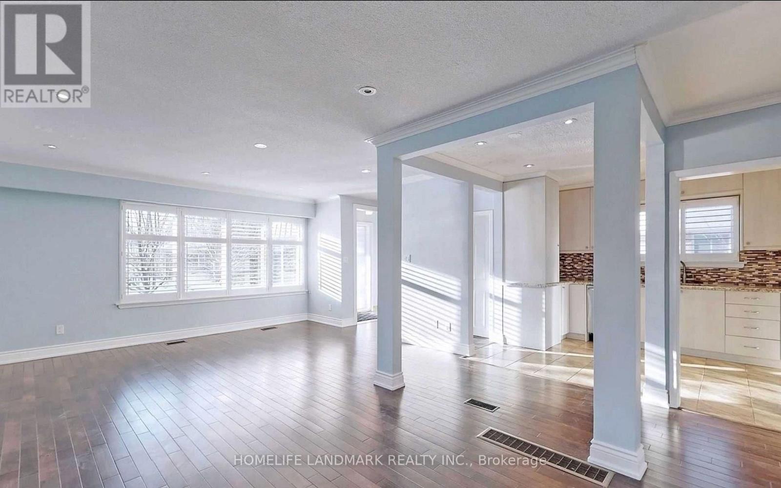 381 Osiris Drive, Richmond Hill, Ontario  L4C 2P6 - Photo 2 - N12614866