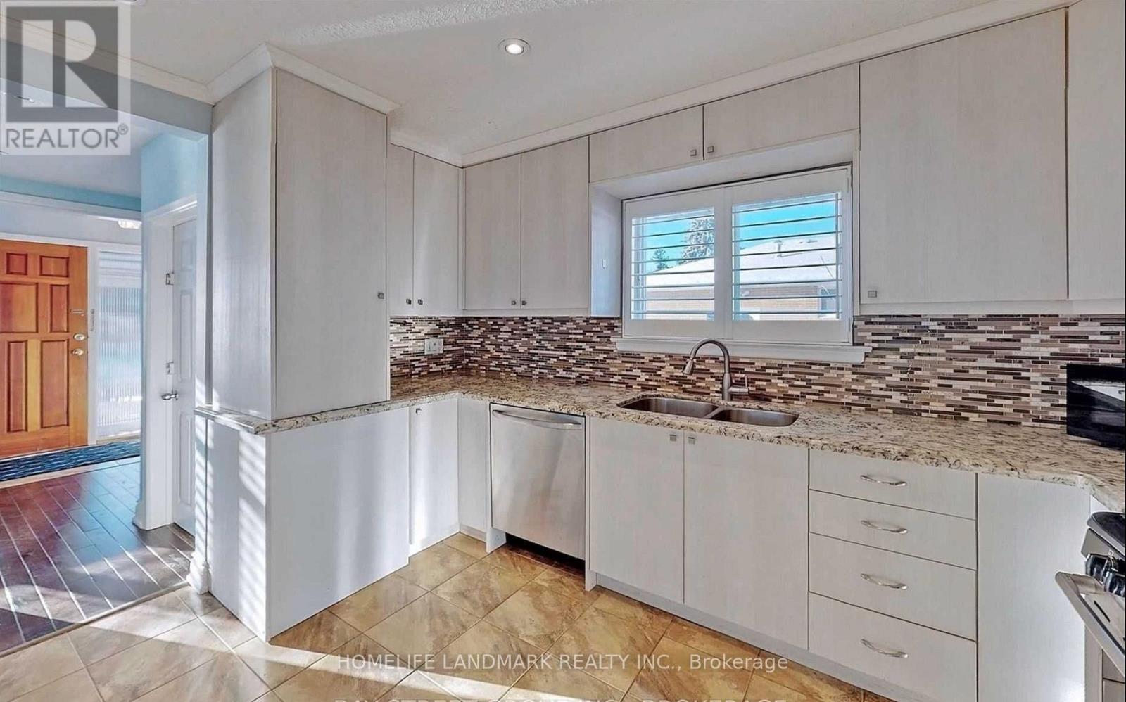 381 Osiris Drive, Richmond Hill, Ontario  L4C 2P6 - Photo 4 - N12614866