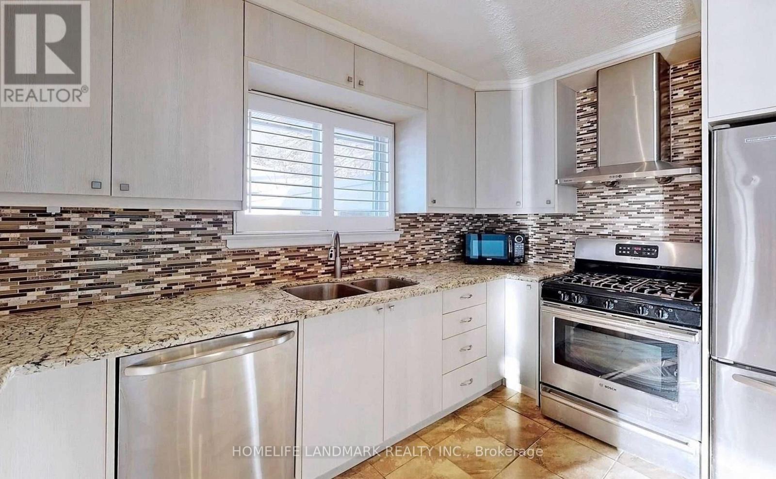 381 Osiris Drive, Richmond Hill, Ontario  L4C 2P6 - Photo 5 - N12614866