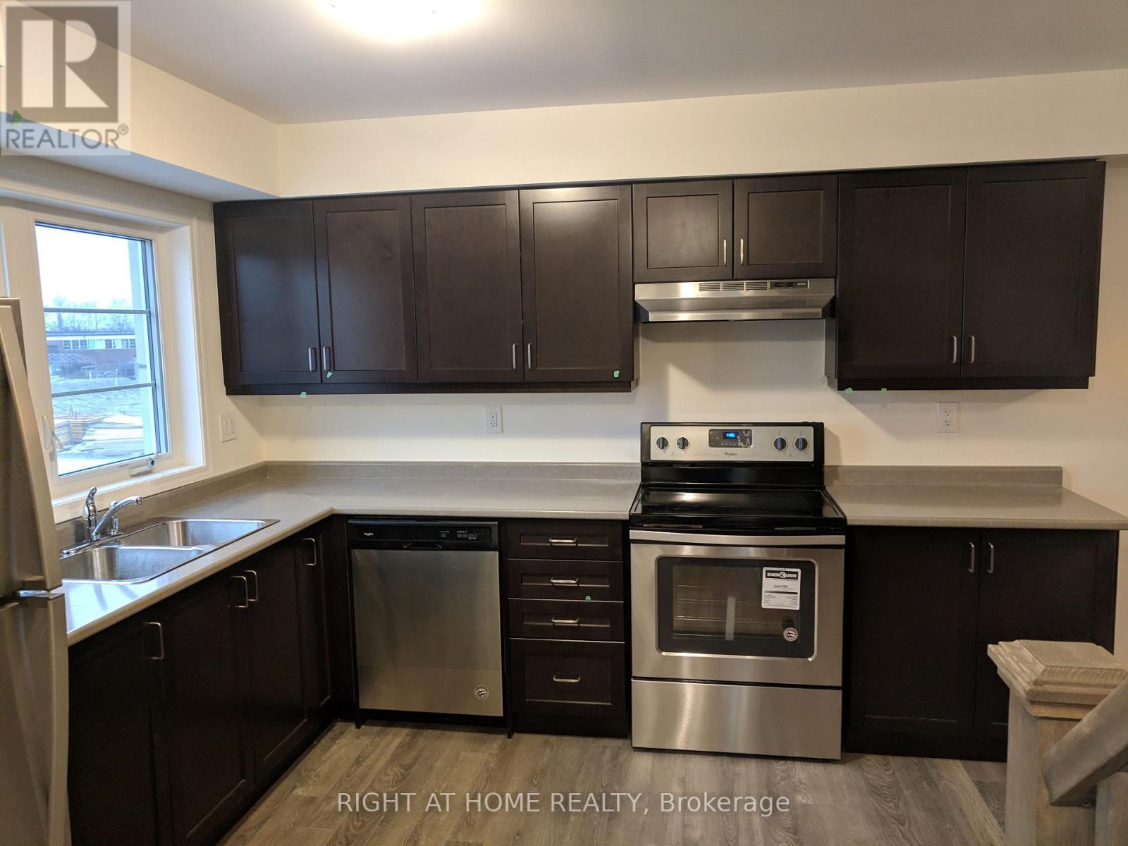 103 Howe Avenue, Toronto, Ontario  M1L 0J4 - Photo 5 - E12614822