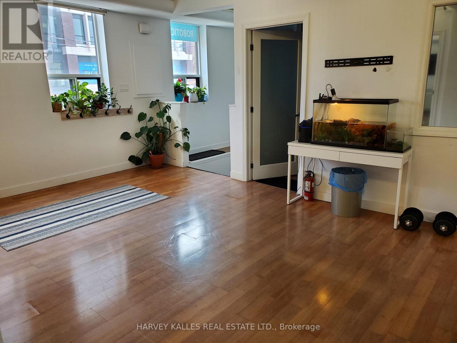 B - 406 Pacific Avenue, Toronto, Ontario  M6P 2R1 - Photo 2 - W12614872