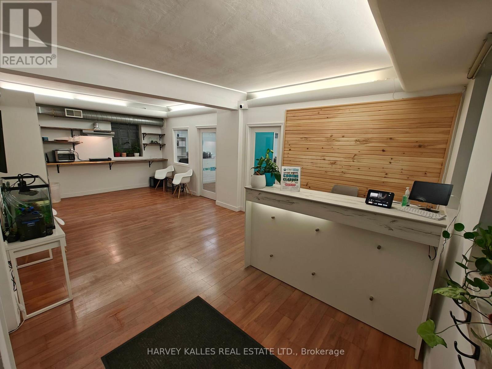 B - 406 Pacific Avenue, Toronto, Ontario  M6P 2R1 - Photo 9 - W12614872