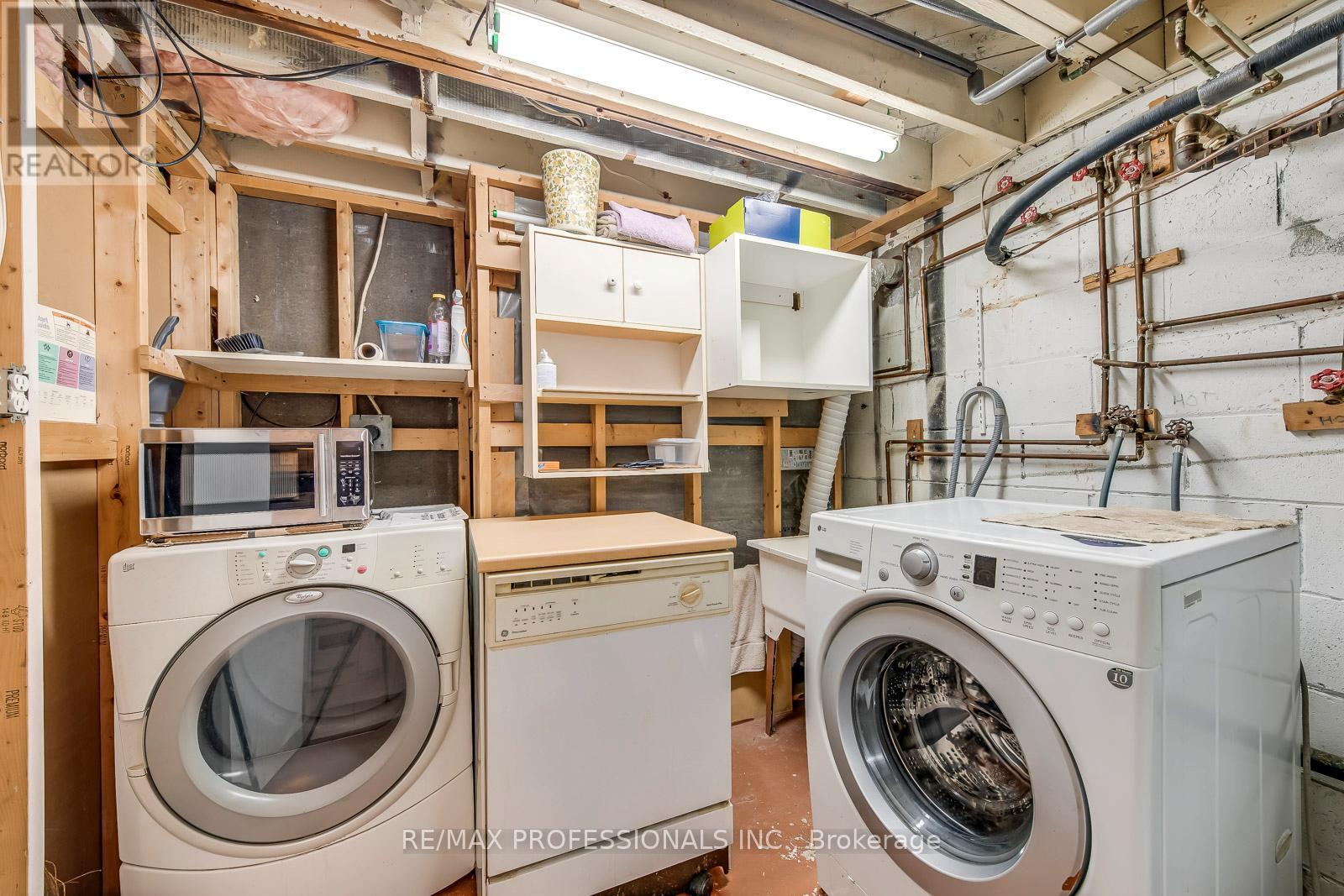 7 Belgate Place, Toronto, Ontario  M9C 3Y5 - Photo 33 - W12614912