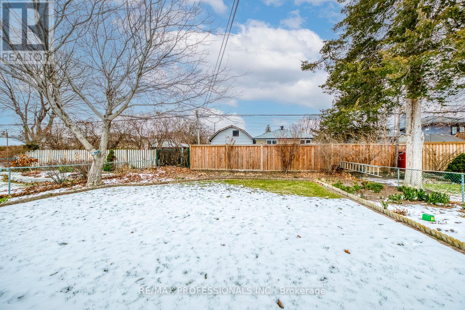 7 Belgate Place, Toronto, Ontario  M9C 3Y5 - Photo 36 - W12614912