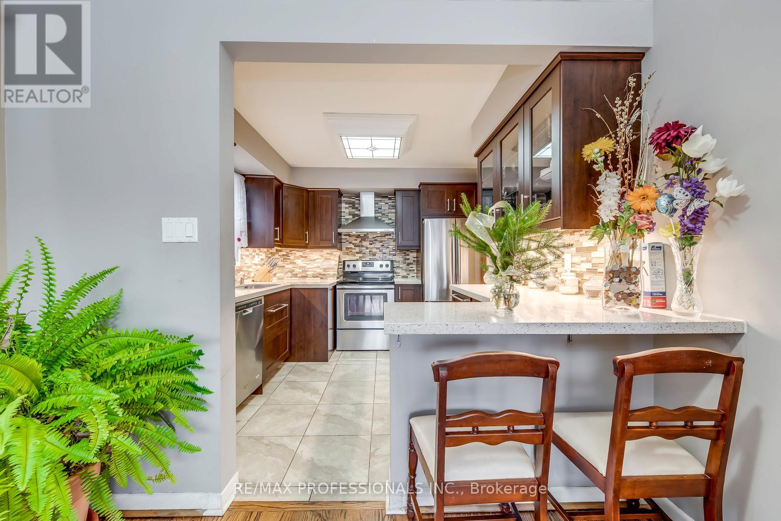 7 Belgate Place, Toronto, Ontario  M9C 3Y5 - Photo 9 - W12614912