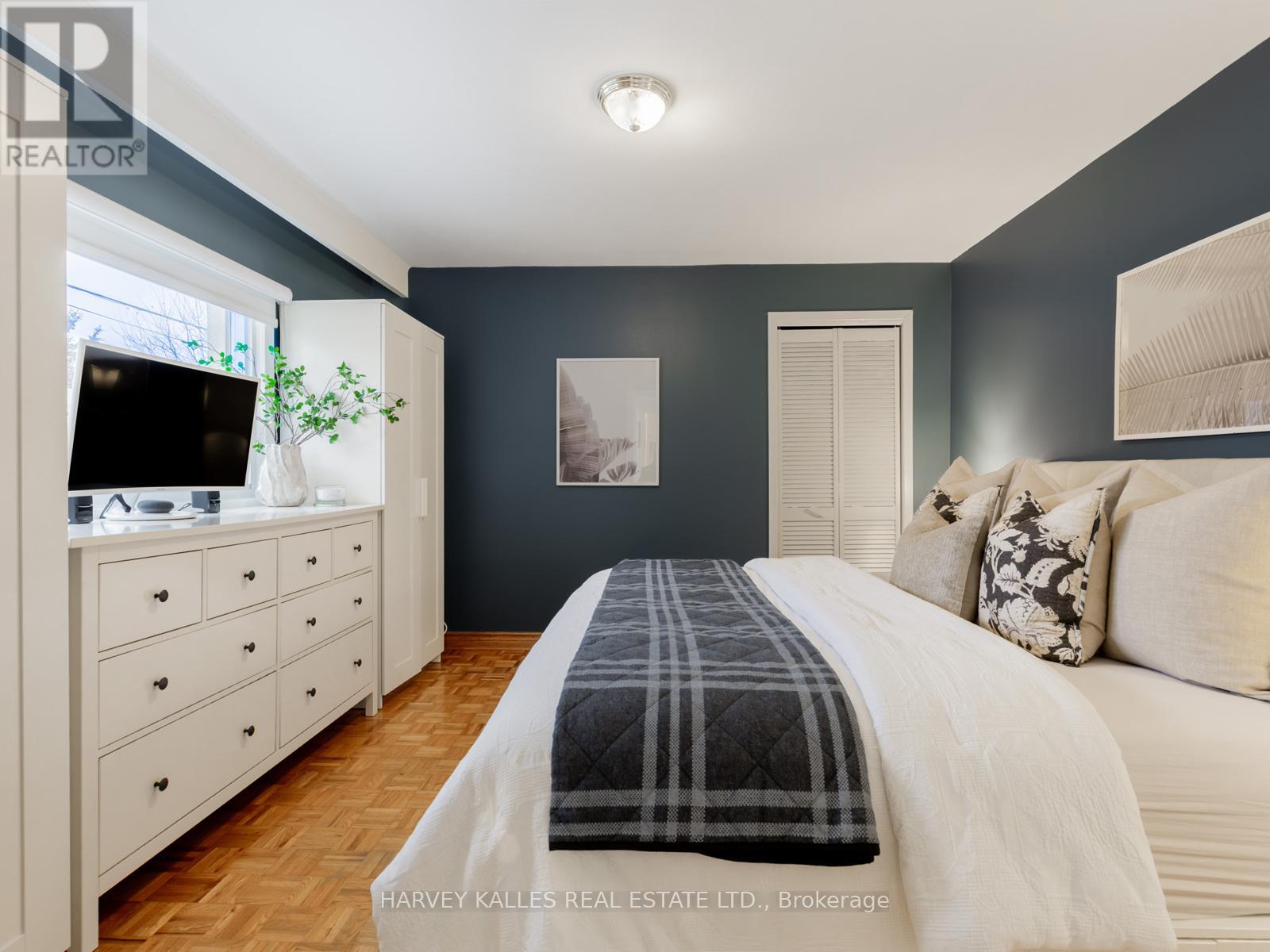 204 Belgravia Avenue, Toronto, Ontario  M6E 2M8 - Photo 17 - W12614914