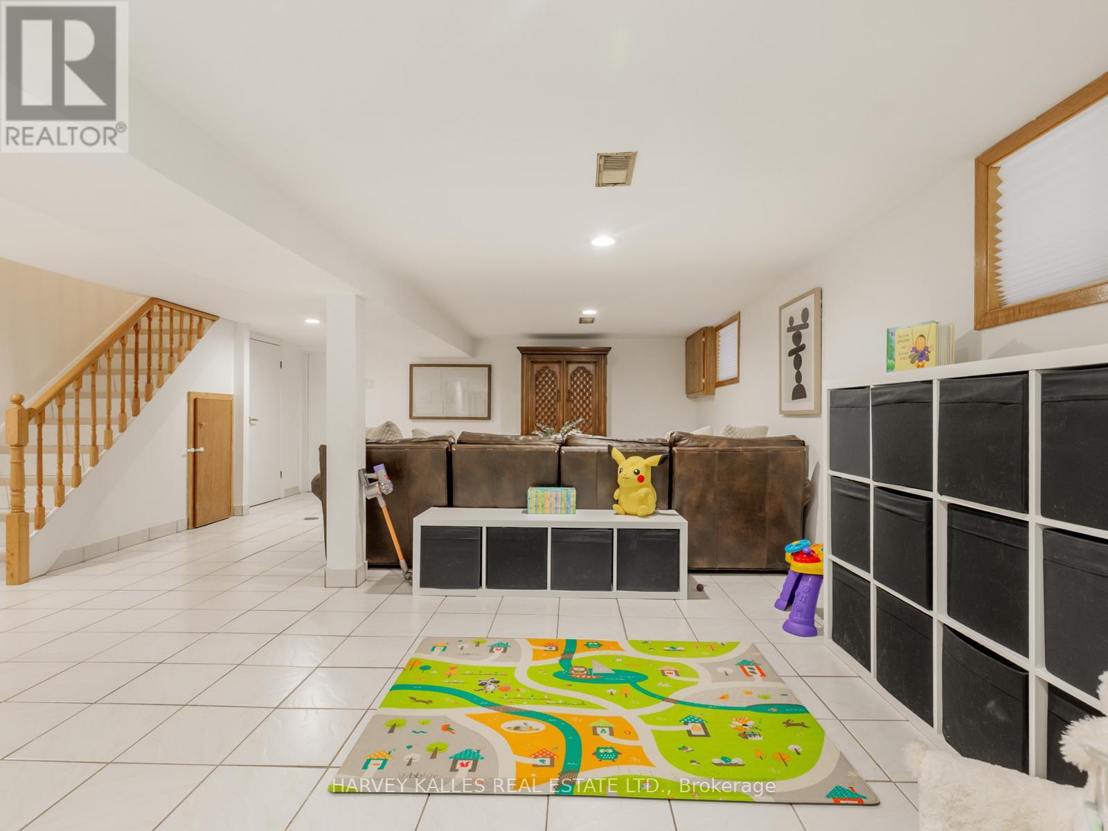 204 Belgravia Avenue, Toronto, Ontario  M6E 2M8 - Photo 20 - W12614914