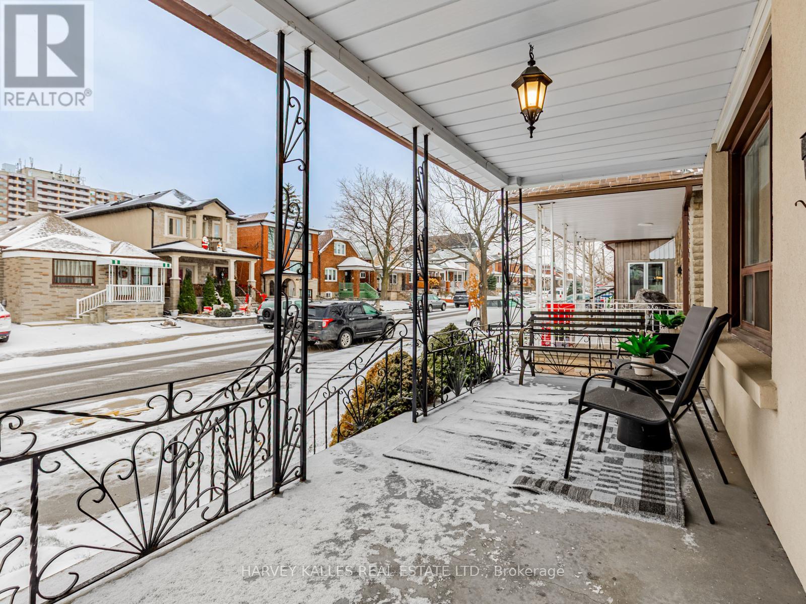 204 Belgravia Avenue, Toronto, Ontario  M6E 2M8 - Photo 3 - W12614914