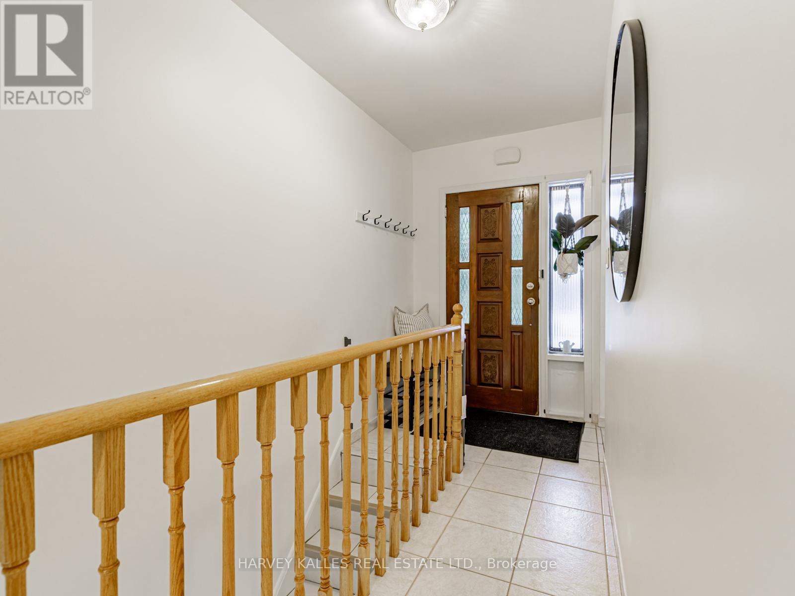 204 Belgravia Avenue, Toronto, Ontario  M6E 2M8 - Photo 4 - W12614914