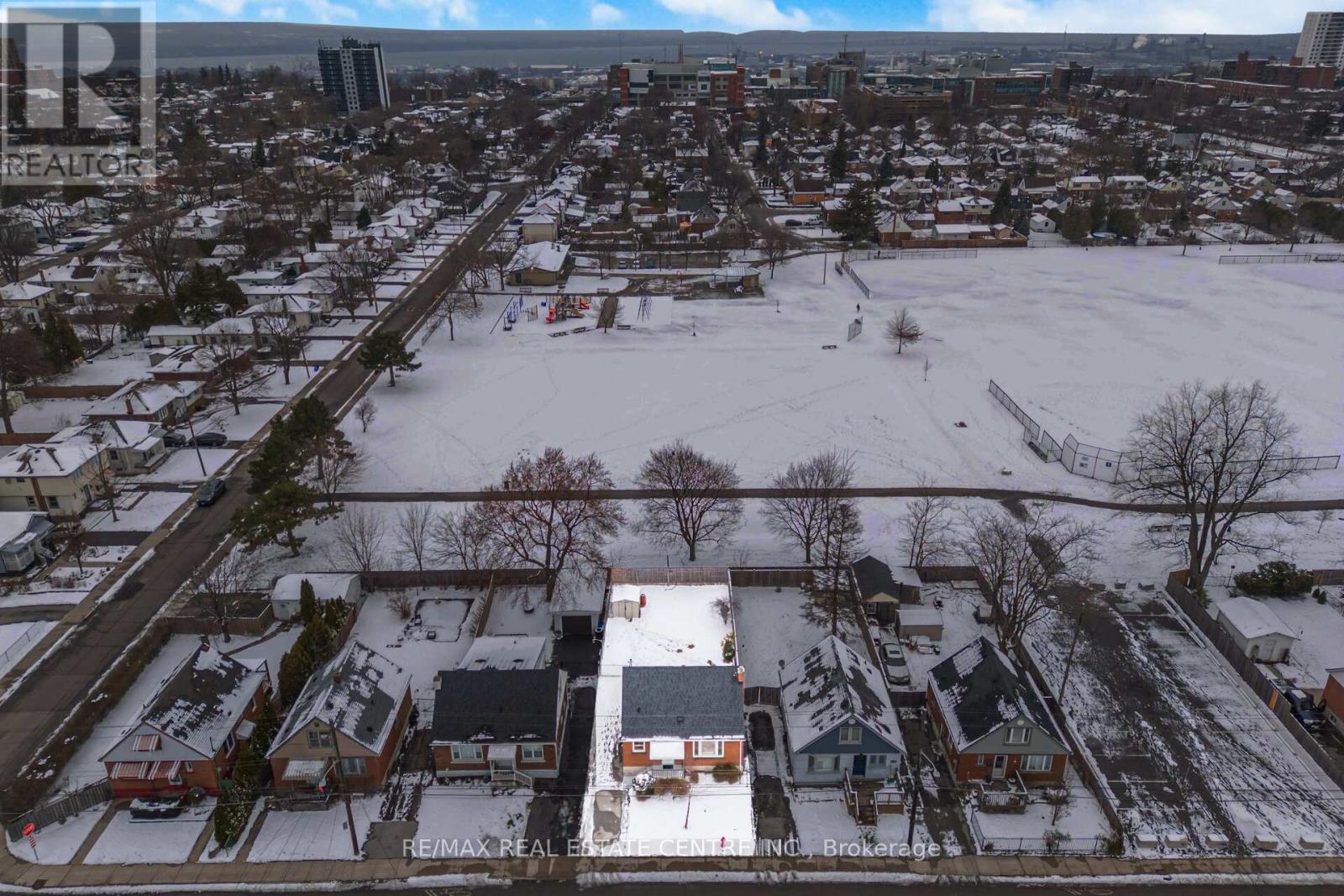 635 Queensdale Avenue E, Hamilton, Ontario  L8V 1L8 - Photo 3 - X12614860