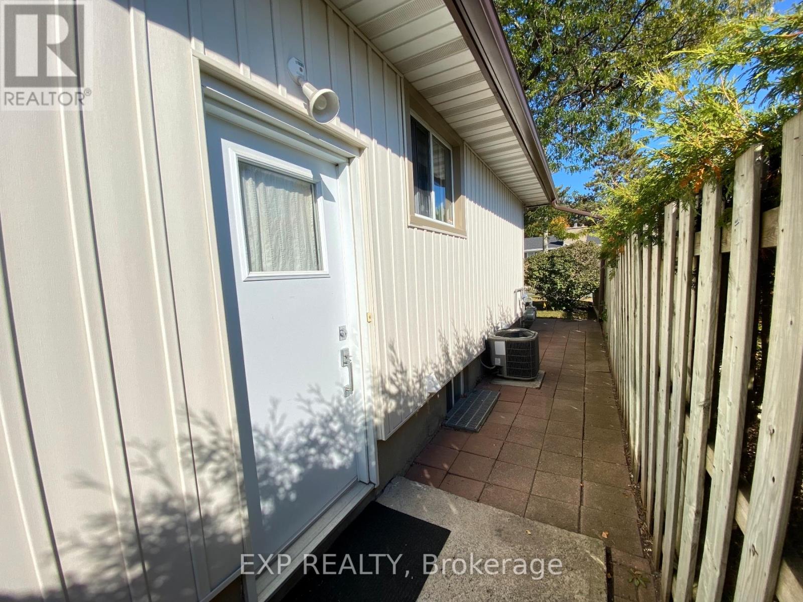 B - 1344 Avenue U Avenue, Ottawa, Ontario  K1G 0E1 - Photo 2 - X12614970