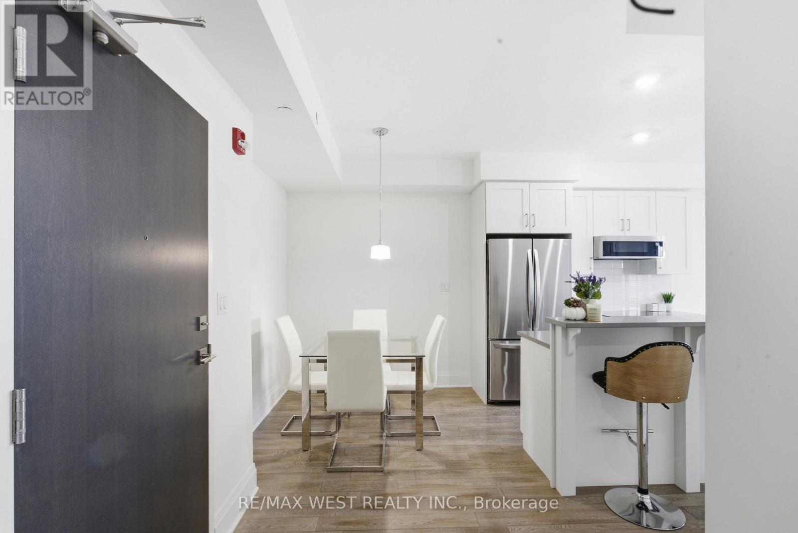 412 - 2 Adam Sellers Street, Markham, Ontario L6B 1P2 - Photo 2 - N12610856