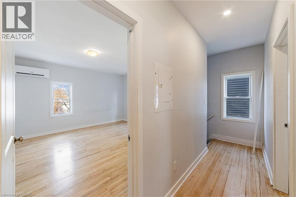 208 Mary Street, Hamilton, Ontario  L8L 4V8 - Photo 5 - 40792981