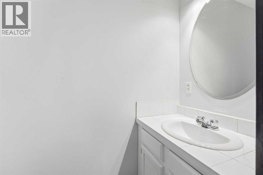 16 Cedarwood Rise Sw, Calgary, Alberta  T2W 3H9 - Photo 15 - A2273267