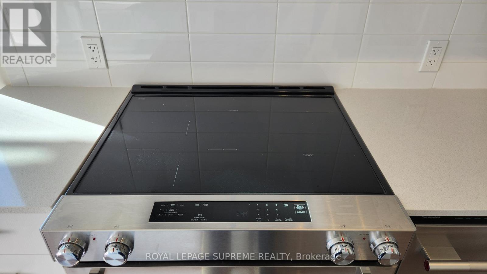 1005 - 27 Korda Gate, Vaughan, Ontario  L4K 0P6 - Photo 4 - N12568626