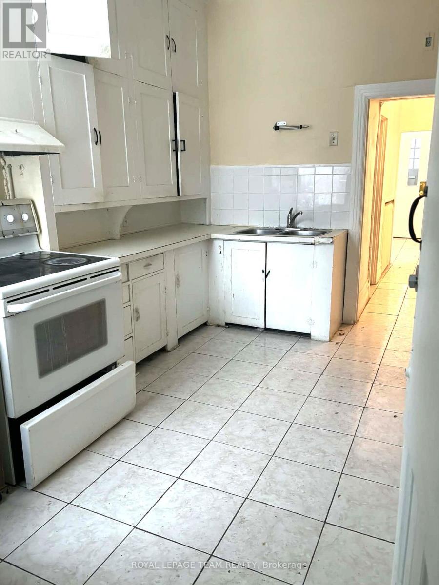 169 Holmwood Avenue, Ottawa, Ontario K1S 2P3 - Photo 6 - X12439380