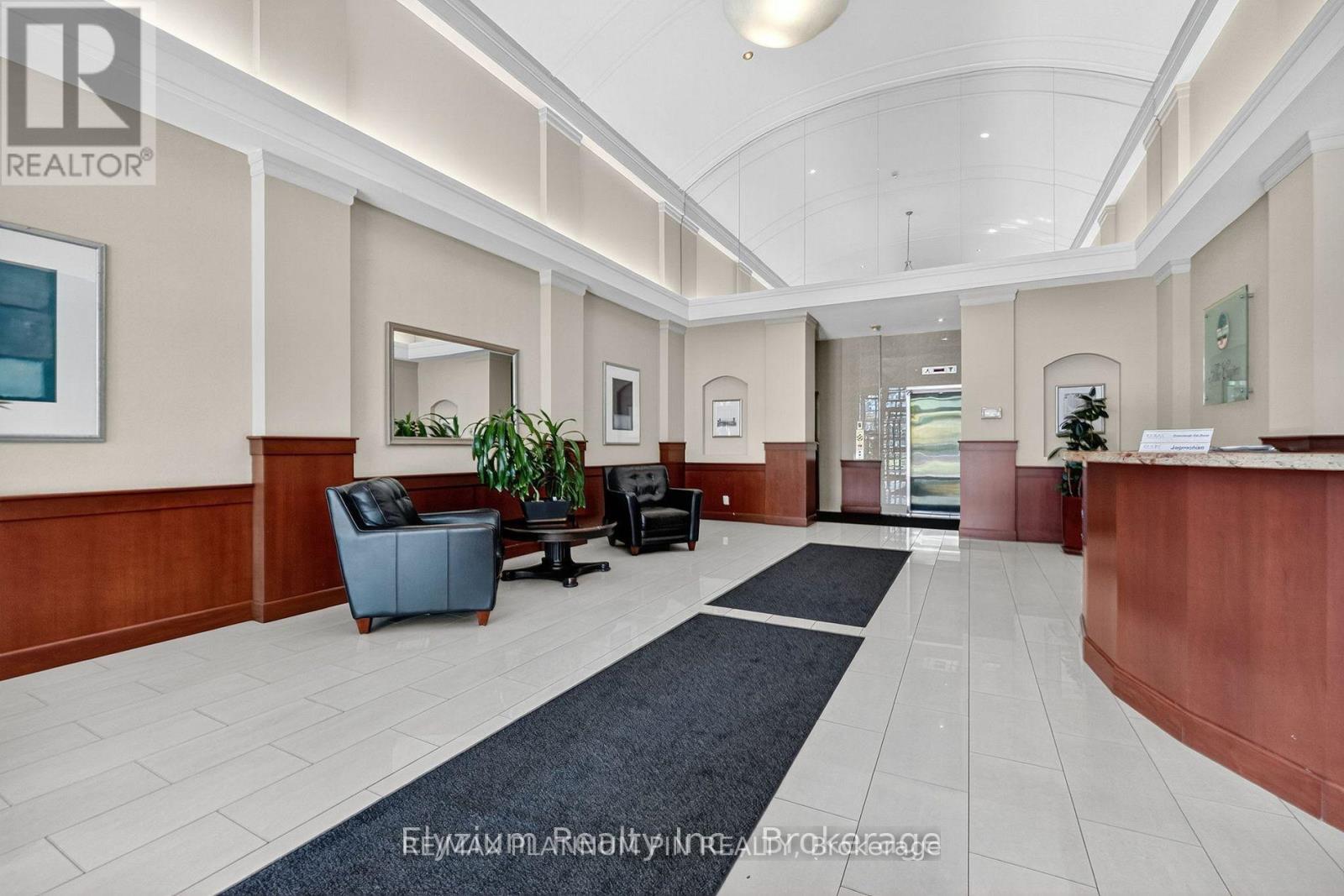 501 - 1359 Rathburn Road E, Mississauga, Ontario  L4W 5P7 - Photo 3 - W12614948