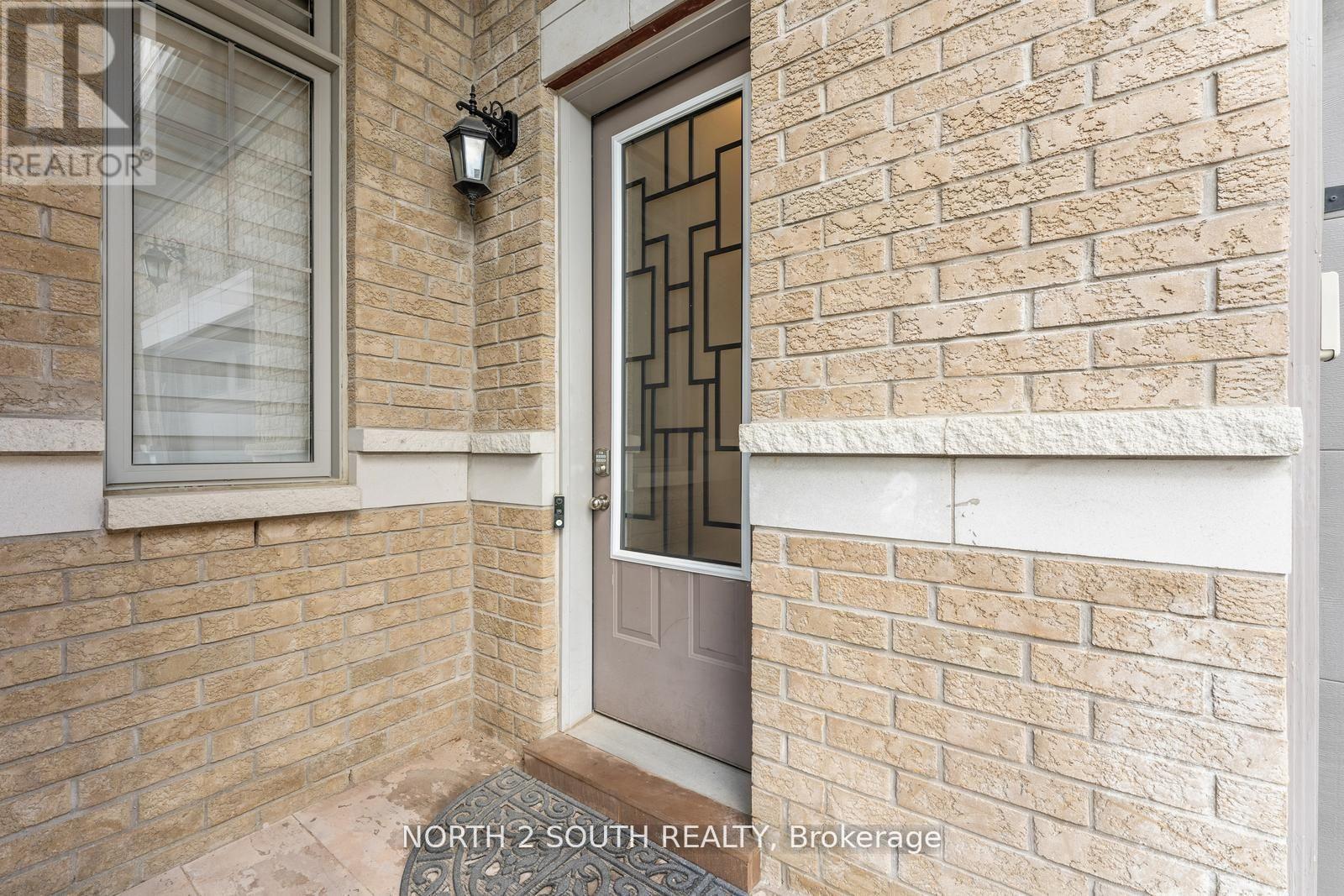 138 Degrey Drive, Brampton, Ontario  L6P 4L7 - Photo 5 - W12614950