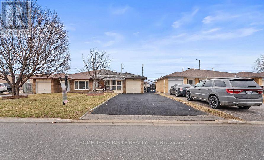 85 Autumn Boulevard, Brampton, Ontario  L6T 2W1 - Photo 2 - W12614954