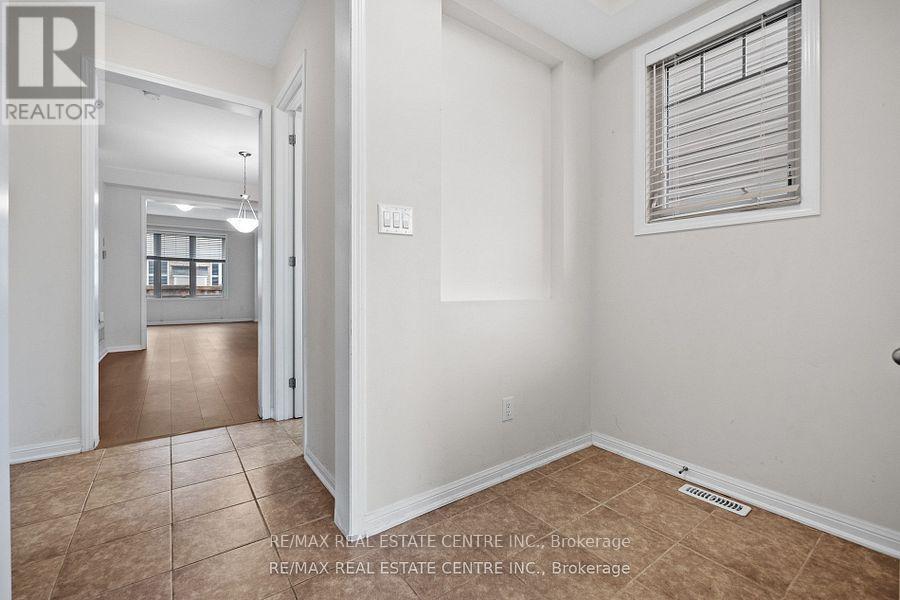 1079 Savoline Boulevard, Milton, Ontario  L9T 8N9 - Photo 5 - W12614968