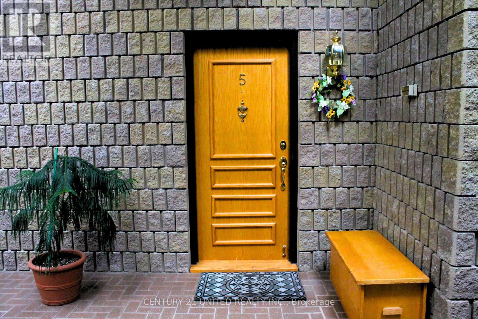 5 - 689 Whitaker Street, Peterborough, Ontario  K9H 7K3 - Photo 2 - X12615100