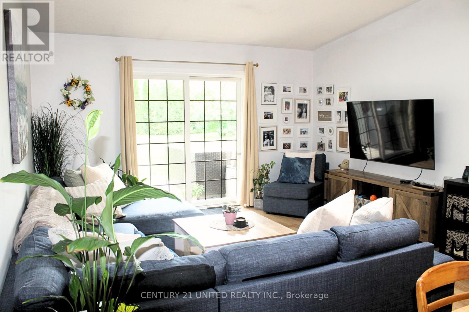 5 - 689 Whitaker Street, Peterborough, Ontario  K9H 7K3 - Photo 4 - X12615100