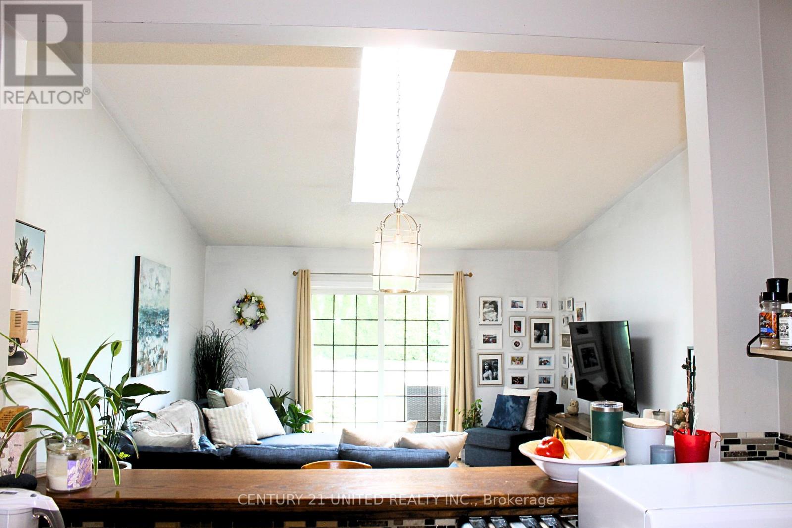 5 - 689 Whitaker Street, Peterborough, Ontario  K9H 7K3 - Photo 5 - X12615100