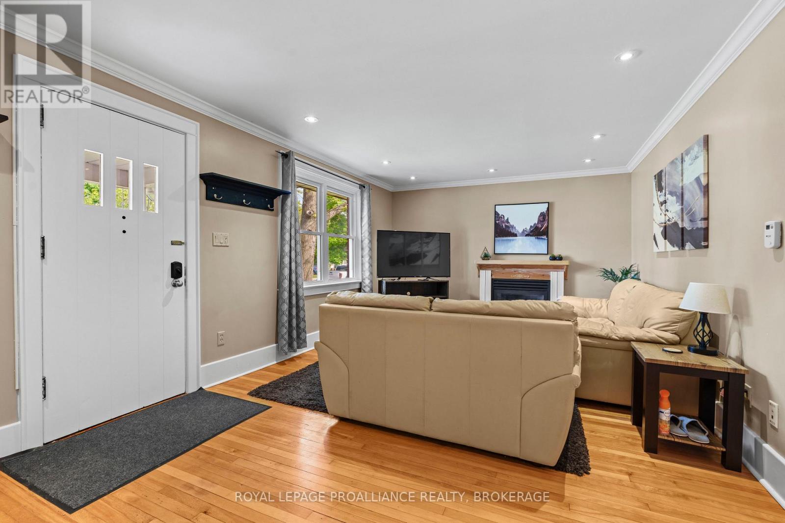 168 Macdonnell Street, Kingston (Central City East), Ontario  K7L 4B8 - Photo 10 - X12615044