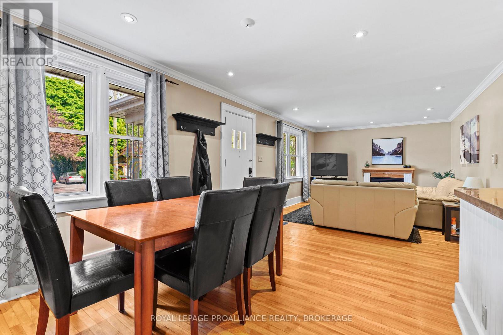 168 Macdonnell Street, Kingston (Central City East), Ontario  K7L 4B8 - Photo 11 - X12615044