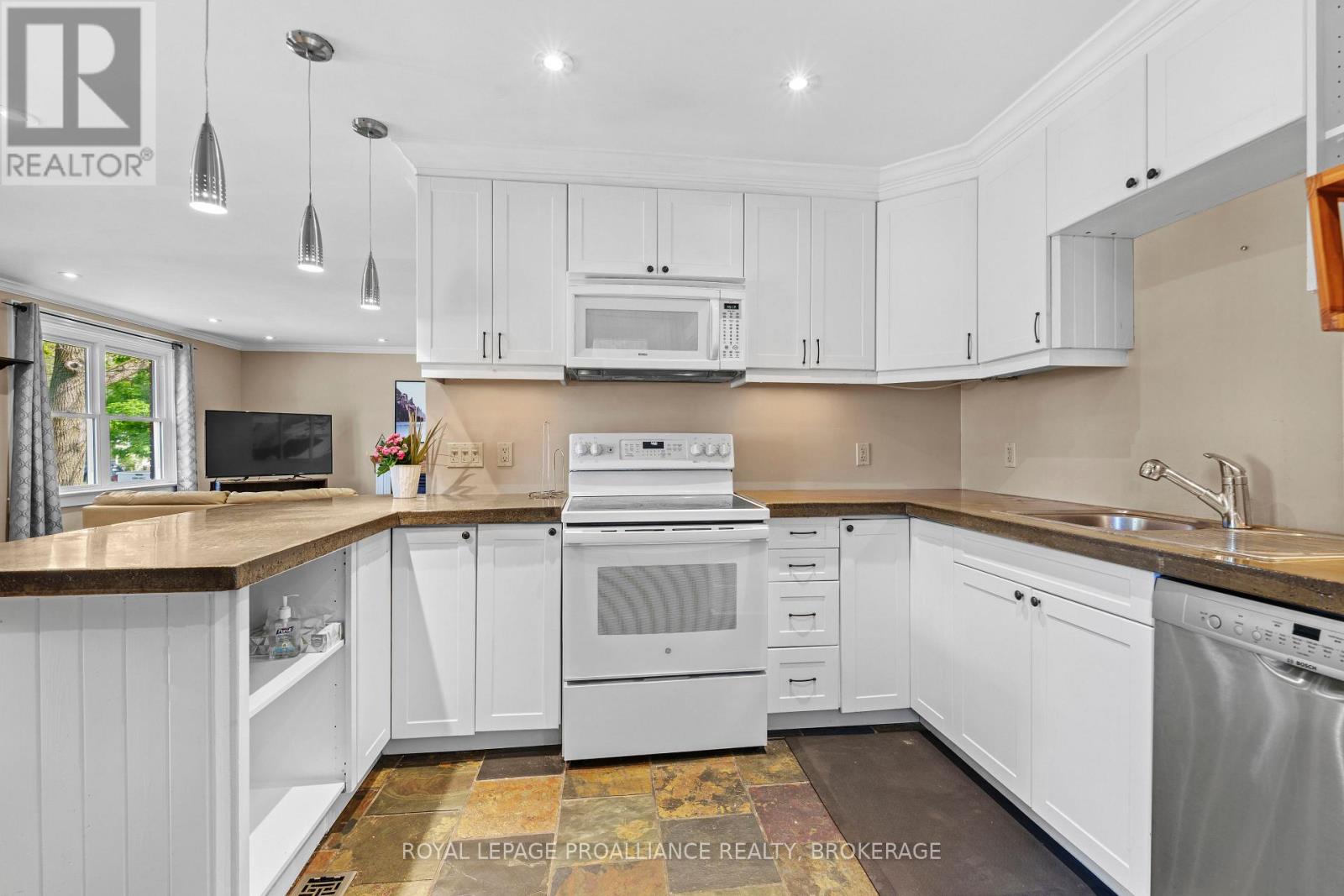 168 Macdonnell Street, Kingston (Central City East), Ontario  K7L 4B8 - Photo 13 - X12615044