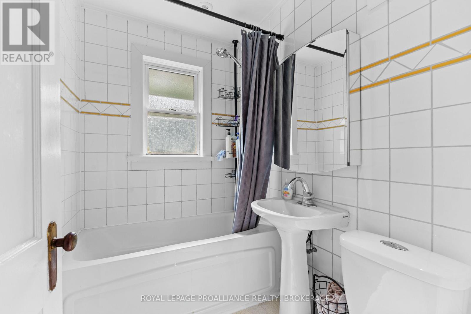 168 Macdonnell Street, Kingston (Central City East), Ontario  K7L 4B8 - Photo 18 - X12615044