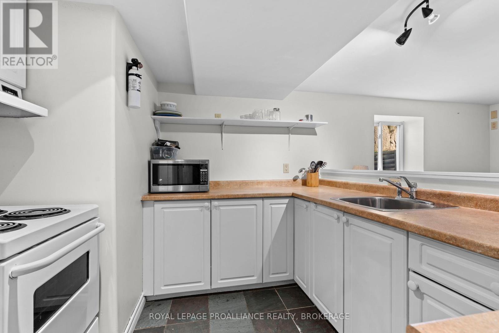 168 Macdonnell Street, Kingston (Central City East), Ontario  K7L 4B8 - Photo 26 - X12615044