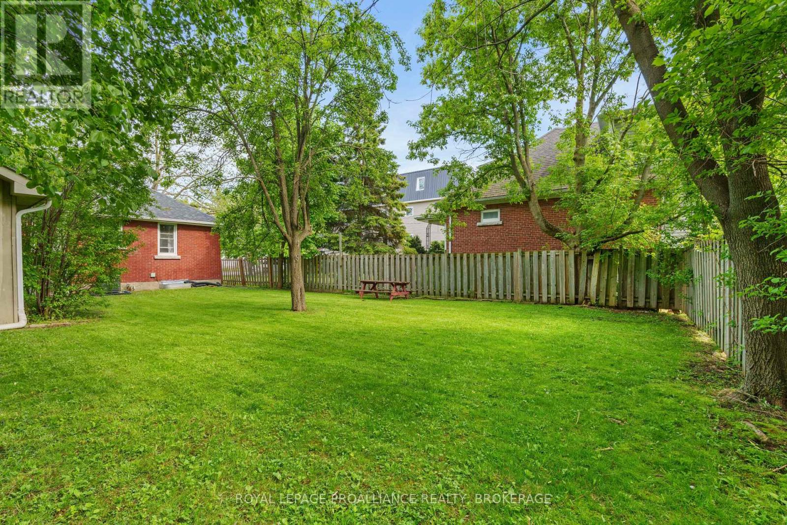 168 Macdonnell Street, Kingston (Central City East), Ontario  K7L 4B8 - Photo 6 - X12615044