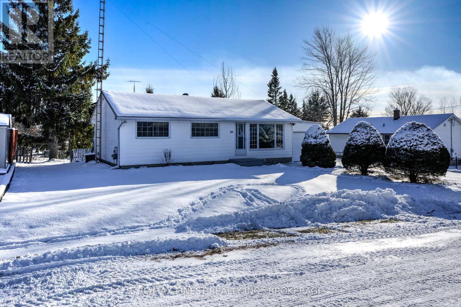 241 Lakeview Road, Loyalist, Ontario  K0H 1G0 - Photo 35 - X12615150