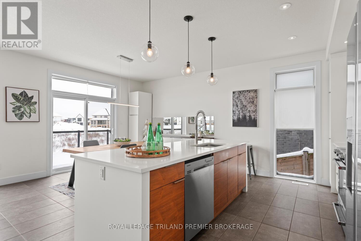 2054 Wateroak Drive, London North, Ontario  N6G 5B4 - Photo 10 - X12615124