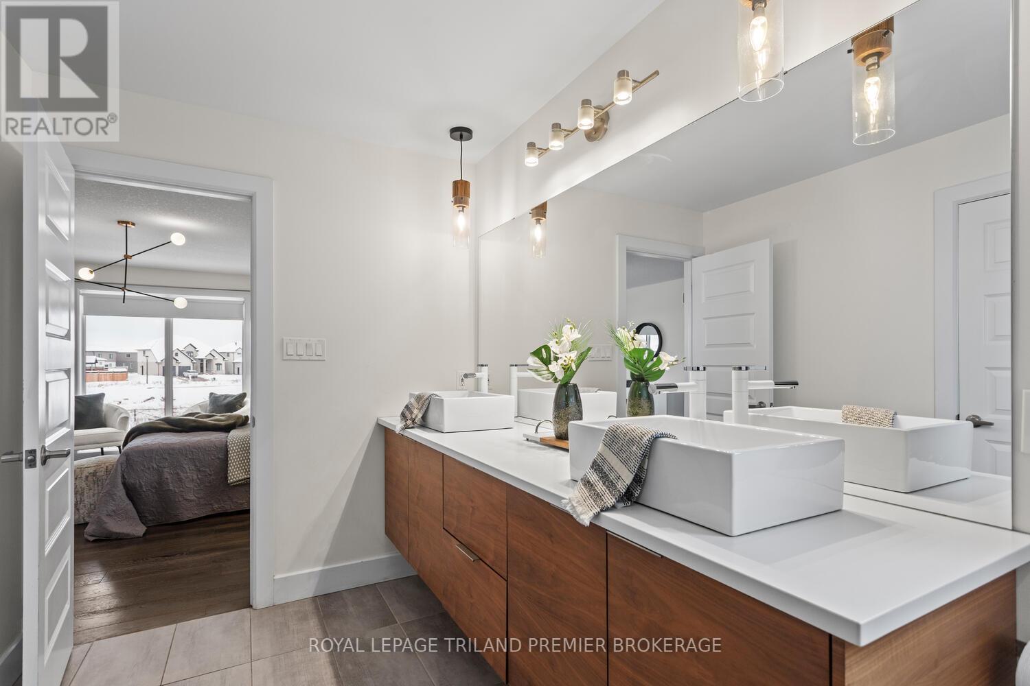 2054 Wateroak Drive, London North, Ontario  N6G 5B4 - Photo 27 - X12615124