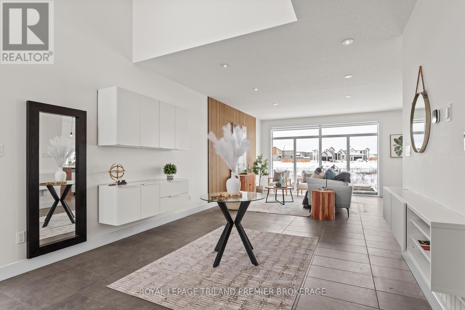 2054 Wateroak Drive, London North, Ontario  N6G 5B4 - Photo 4 - X12615124