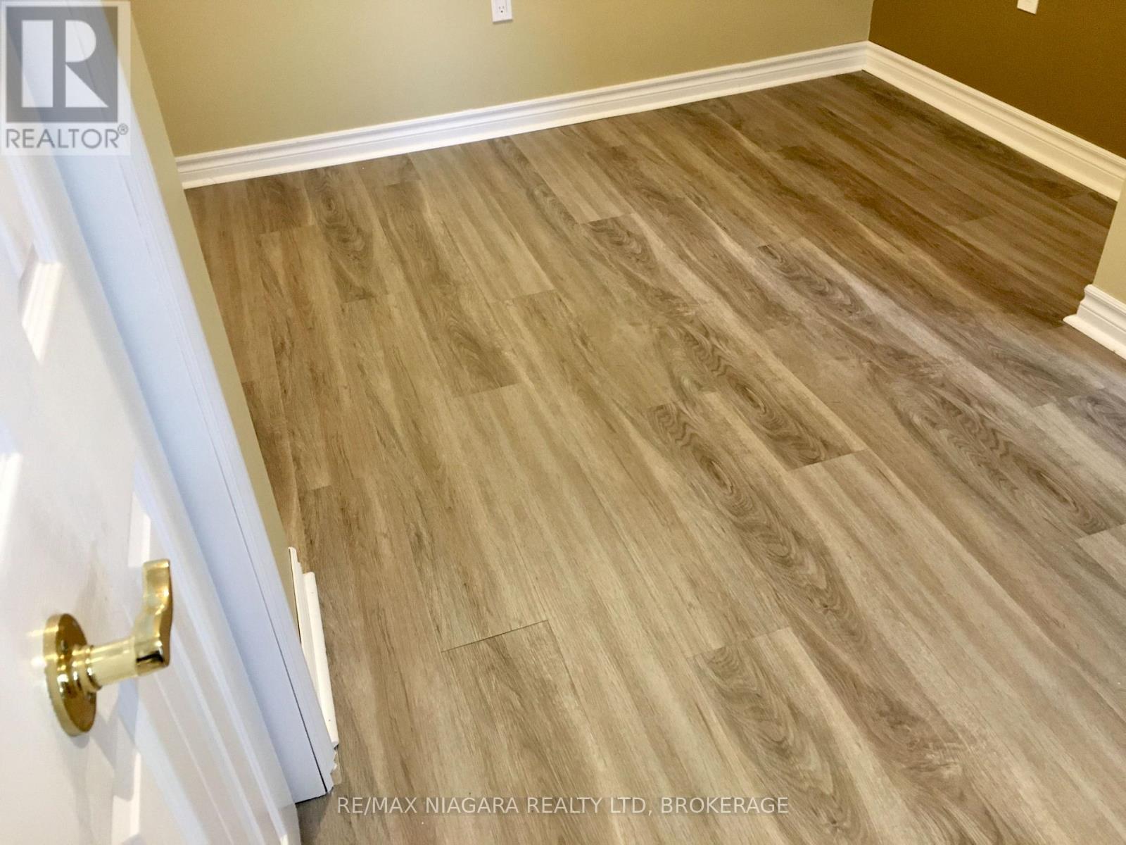 4576 Kalar Road, Niagara Falls, Ontario L2H 1S9 - Photo 25 - X12603454