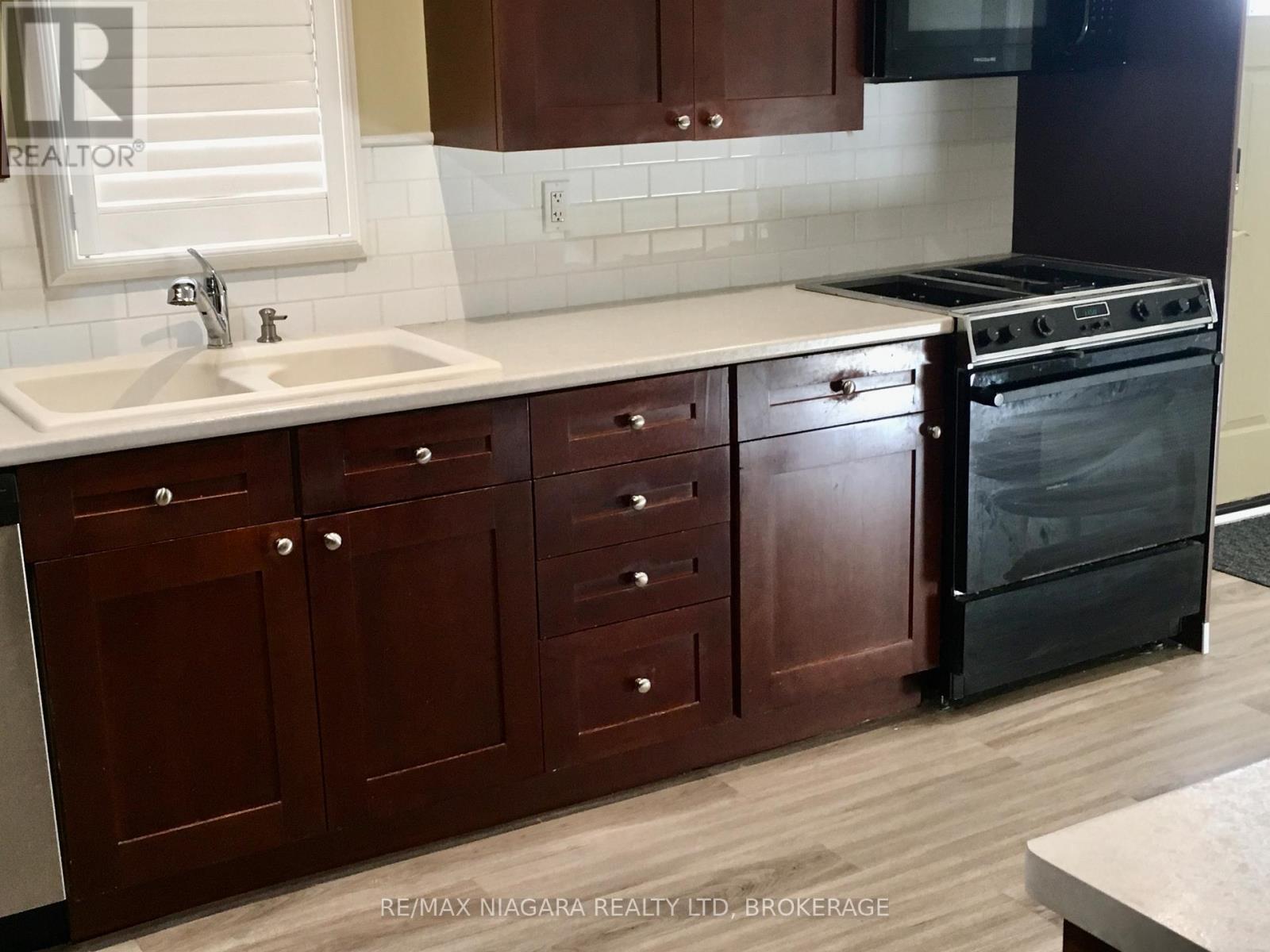 4576 Kalar Road, Niagara Falls, Ontario L2H 1S9 - Photo 11 - X12603454