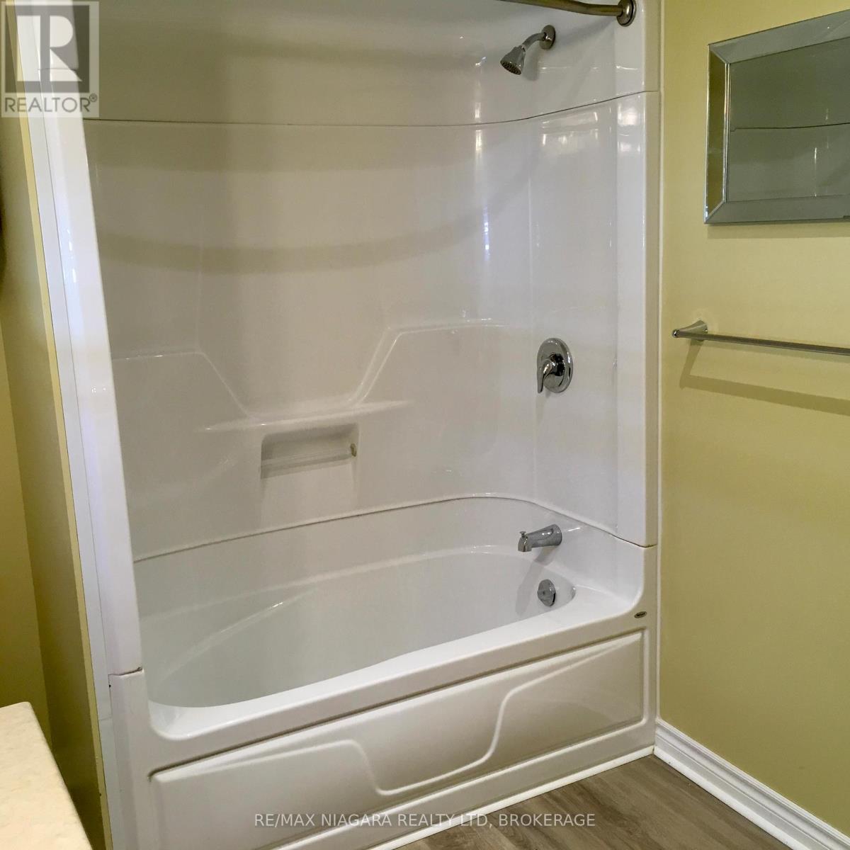 4576 Kalar Road, Niagara Falls, Ontario L2H 1S9 - Photo 21 - X12603454